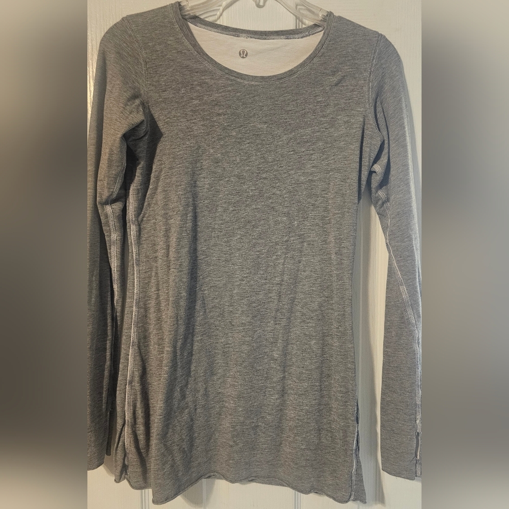 lululemon athletica Heather Gray Long Sleeve Top